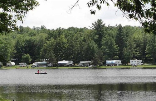 Endicott House | Peaceful Cabin Escape! Free Parking, Water Sports Activities!