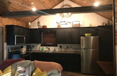 Blocker Cabin | Peaceful Cabin. Hot Tub near Lake Eufaula for R&R.