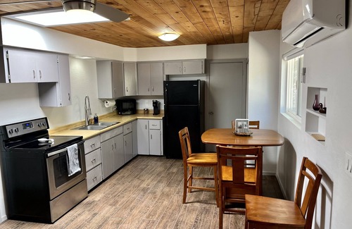 Prescott Cabin | Peaceful cabin in the woods, just 9 miles to whiskey Row