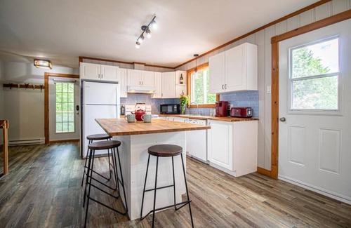 Labelle Ski Chalet | Peaceful Chalet on Pristine Lac de l'Abies in Labelle, QC. Dogs Welcome!