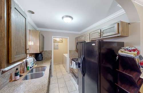 Madison House | Peaceful & charming dog-friendly getaway with deck & nature views - near golf