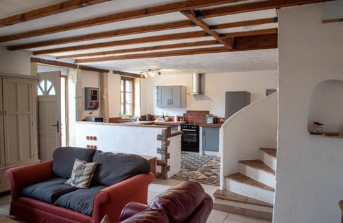 Cersay House | Peaceful & charming 3-bedroom house in Val en Vignes