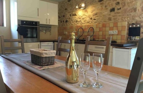 Montclera Cottage | Peaceful, comfortable retreat with poolnn
