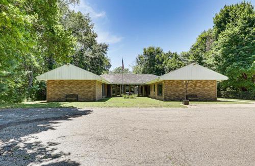 Coshocton House | Peaceful Coshocton Home with Grills and Spacious Yard