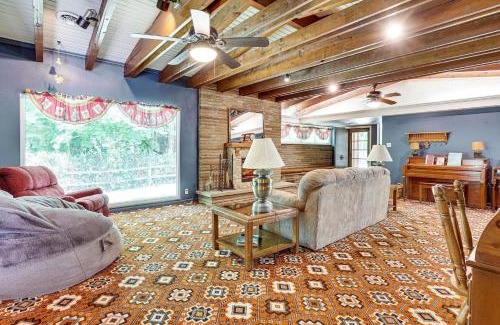 Coshocton House | Peaceful Coshocton Home with Grills and Spacious Yard