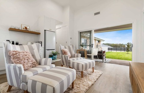 Orange Apartment | Peaceful & Cosy Studio - Immaculate Presentation