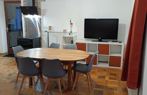 Varennes-Changy Cottage | Peaceful cottage near Orléans Forest for 5 people