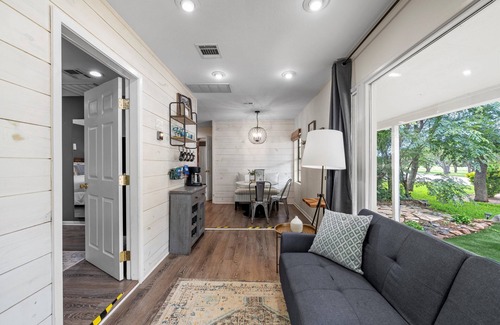 Crawford House | Peaceful Cottage on Country Retreat Destination with Pool & 20 Minutes to Waco!