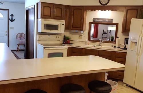 Machesney Park House | Peaceful Cottage Getaway Sleeps 6 on Scenic Rock River in Rockford Area