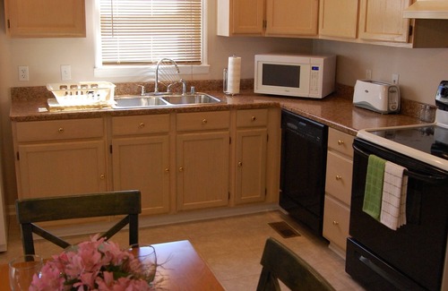 Saint Helens House | Peaceful Country Cottage with Game Room & Hot Tub
