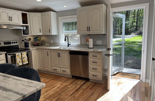 Woodstock House | Peaceful "Country Lake Oasis" with private beach directly on site!n