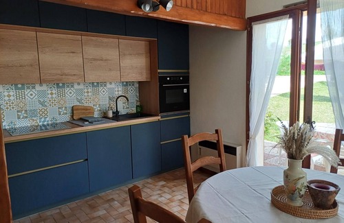Uzemain Cottage | Peaceful countryside house with spacious outdoor area