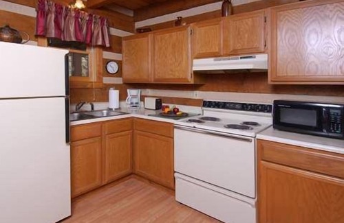 Rocky Grove Cabin | Peaceful Creekside Cabin near Gatlinburg/Pigeon Forge - PRICE MATCH RATES