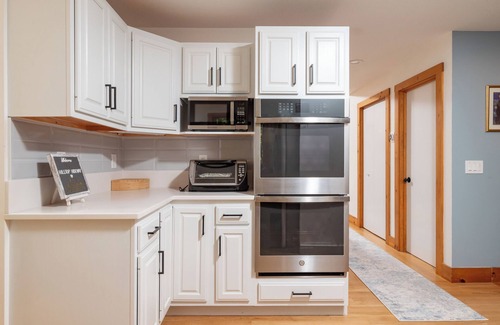 Grantham House | Peaceful Eastman Lake Retreat 4-bedroom home/3 Bath/EV charger: