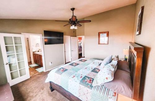 Elbert House | Peaceful Falcon Hot Tub Pet Friendly 3 King Beds