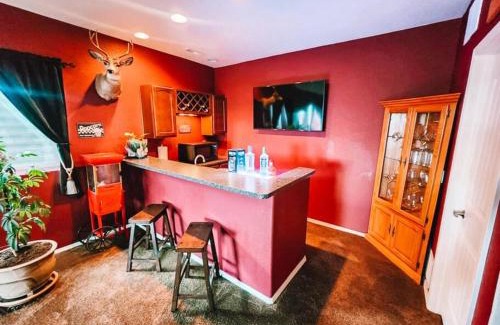 Elbert House | Peaceful Falcon Hot Tub Pet Friendly 3 King Beds