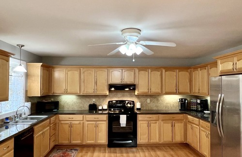 Ransom House | Peaceful family & pet-friendly country 3-bedroom house. Fire pit & pool access!