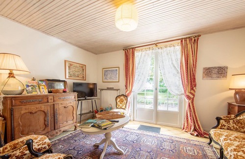Saint-Benoit-sur-Loire Bed & Breakfast | Peaceful B&B with flower garden and farm meals, pets allowed