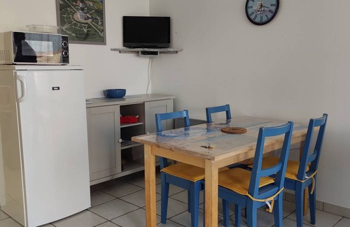 Cheray House | Peaceful Apartment in St. Georges d’Oléron with Pool, Close to Market and Shops