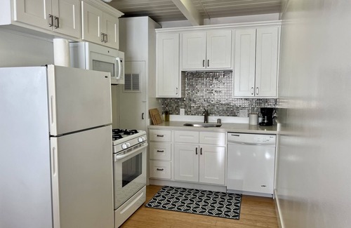 Belmont Apartment | Peaceful Garden Escape in Convenient Location 1/1
