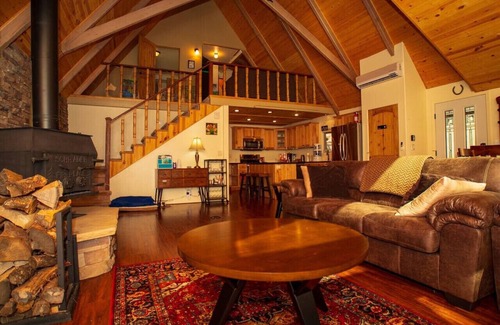 Groom Creek House | *Peaceful getaway *Close to Goldwater Lake *Cabin