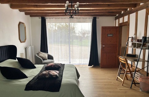 Chateaudun Bed & Breakfast | Peaceful guesthouse with garden in Châteaudun