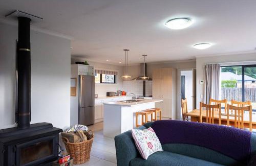 Lake Hawea House | Peaceful Hawea Escape