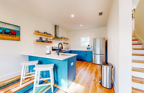 Dauphin Island House | Peaceful hideaway with modern interior & spacious balcony - adjacent to the dune