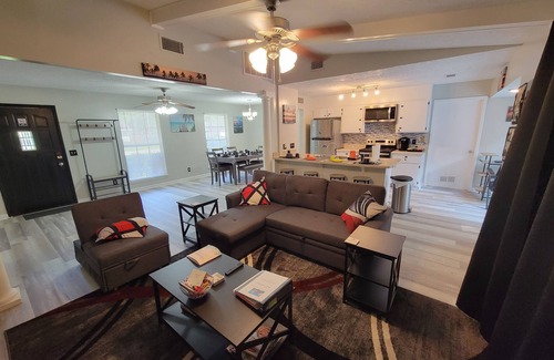 Hinesville House | Peaceful Hideaway -5mins to base, Outdoor Pool, W+D, 3/2