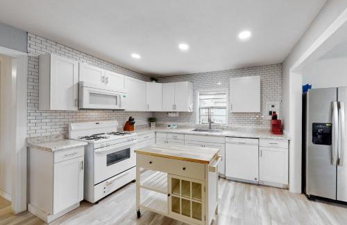 Galveston Apartment | Peaceful Hideaway - Upstairs Unit B