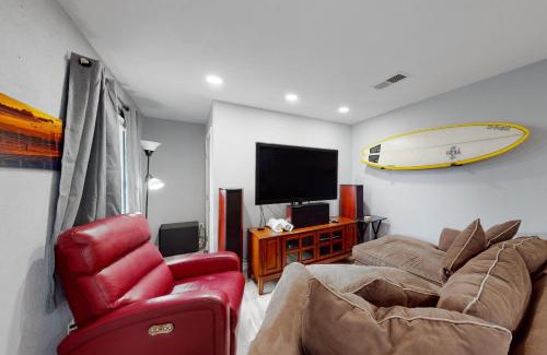 Galveston Apartment | Peaceful Hideaway - Upstairs Unit B