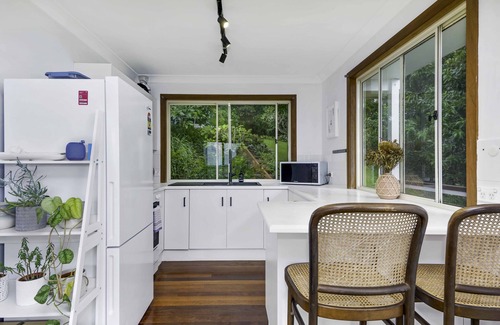 Knockrow House | Peaceful Hinterland Hideaway- 5 * Location! Quick links to Lennox & Byron.