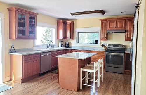 Bigfork House | Peaceful home enveloped in a quiet, scenic landscape adjacent to a rocky beach.