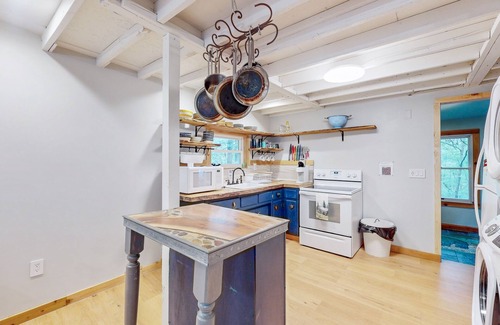 Crellin House | Peaceful home near summer and winter outdoor activities - 4 wheel drive needed
