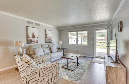 Niles House | Peaceful Home Near Youngstown Fenced Backyard!