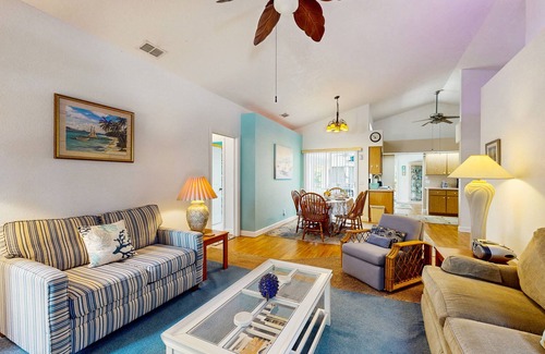 Harbour Heights House | Peaceful home with water views, canal access & ping-pong table