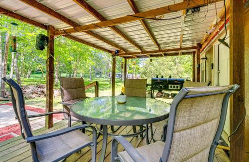 Barnhill Apartment | Peaceful Hunting Cabin Less Than 3 Mi to Sam Dale Lake!