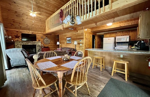 Gatlinburg - Pigeon Forge Cabin | Peaceful Lake View, 2 BRS/2 Baths, Wi-fi, 3 TVs, Porch Swing Bed, Foosball Table
