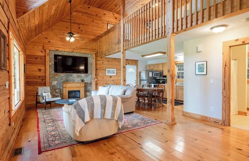 Hurdle Mills House | Peaceful Lakefront Retreat