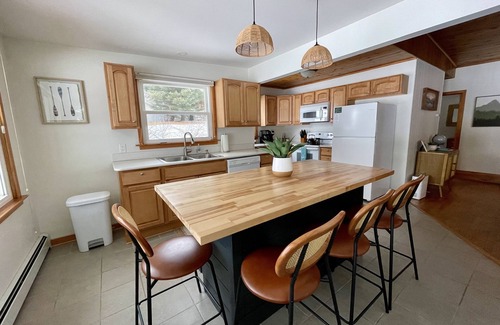 New Chester House | Peaceful Lakehouse Vacation just 30 minutes from The Dells!