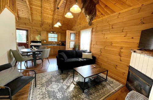 Athens Cabin | Peaceful Log Cabin on Pleasant Hill