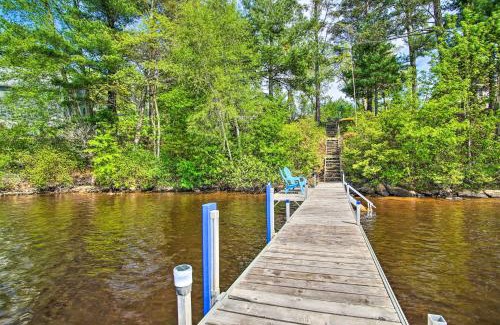 Freetown House | Peaceful Long Pond Cottage with Dock and Views