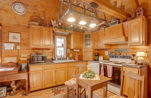 Luray Cabin | Peaceful Luray Cabin w/Hot Tub, Deck & Fire Pit!
