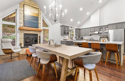 Felton House | Peaceful Modern Retreat at East Creek