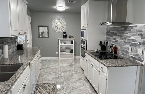 Tulsa House | Peaceful neighborhood within minutes to many of the greater Tulsa venues