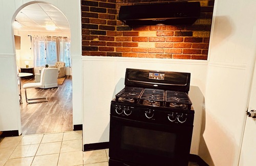 Cheektowaga House | Peaceful Nest.nSpacious 4-bedroom house in cool Buffalo with WiFi, AC