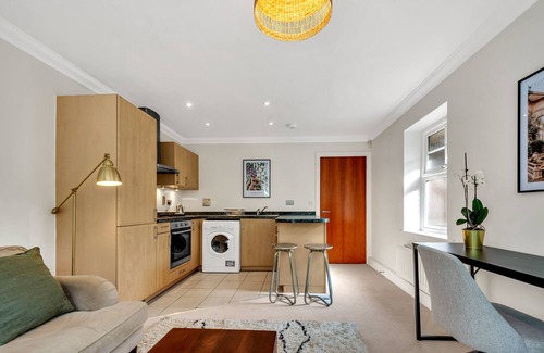Summertown Apartment | Peaceful One Bed Apartment in Summertown with Garden & Parking