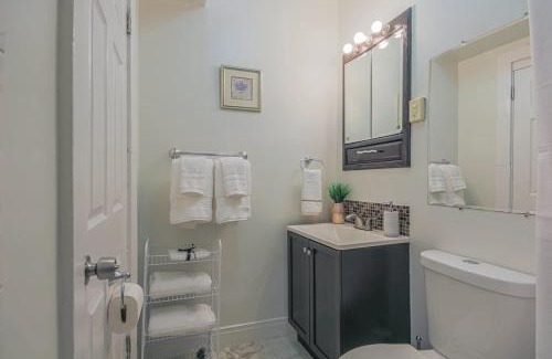 Forest Park Apartment | Peaceful One Bedroom Home near Chicago