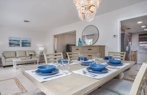 Laurel House | Peaceful Paradise Home | 1 Mile to Nokomis Beach | Dog Friendly | Quiet Neighborhood