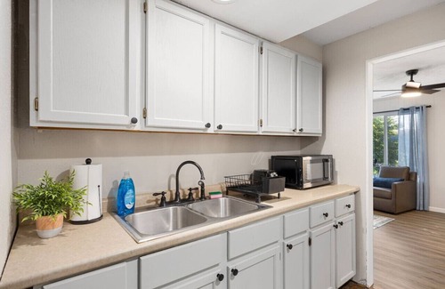 Groveland House | Peaceful Park Living - 3BD 10mins to DT Peoria